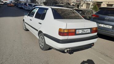 Volkswagen: Volkswagen Vento: 1993 г., 1.8 л, Механика, Бензин, Седан