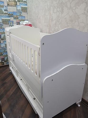 transformer beşik: Ağ rəngli çoxfunksiyalı beşik-dolab komplekti - Material: MDF/laminat — 2
