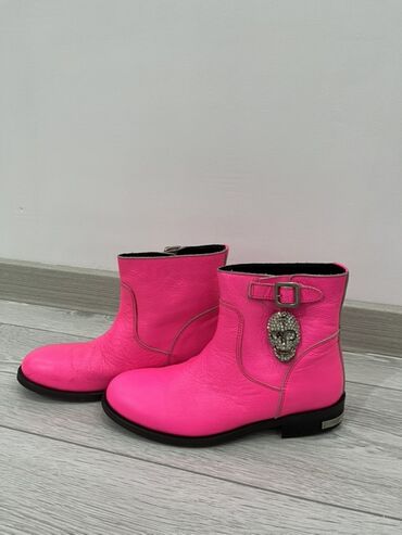 красивые брючные костюмы для полных женщин купить: Ботинки, 37, Philipp Plein, Новый, цвет - Розовый