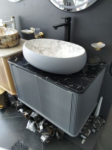 uşaq üçün vanna: Mərmər effektli, oval formalı, boz rəngdə olan bu əlavə lavabo, müasir