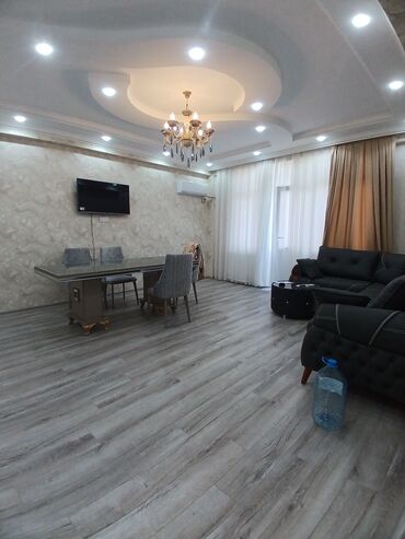 2 комнатные квартиры в новостройках: Geniş və zövqlə tərtib olunmuş mənzil interyeri - Plan: geniş zal, 2