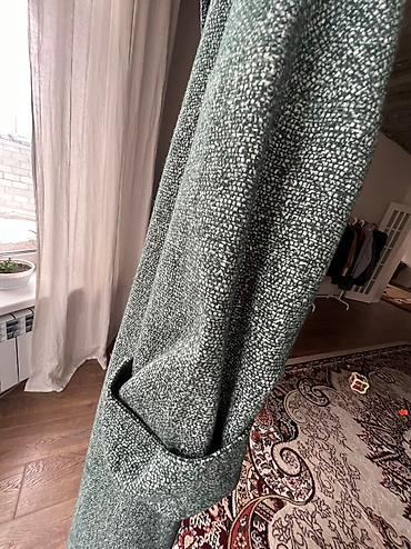 Пальто: Продается пальто отличного качества не скатывается легкая Размер с и м — 8