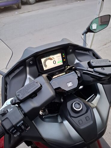 Honda: Honda Forza (serija maxi skutera) – crveno/crna - Snažan i ekonomičan — 5