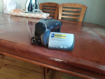 digital camera qiymeti: Sony dcr-dvd705- video kamera. Ela veziyyetde, cemi 4,5 defe istifade