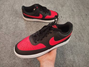 nike baku resimleri: Orginal Nike Yenidir. Geyinilmeyib. Avropadan endirimde 70 avroya