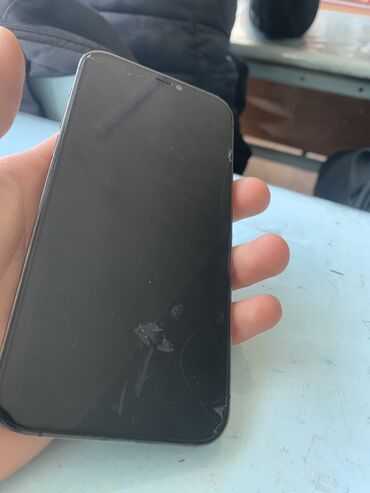 телефон сломанный: IPhone 12 Pro 
Защитный экран сломан