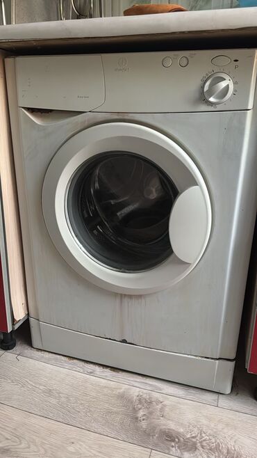 Стиральные машины: Стиральная машина Indesit, Б/у, Автомат, До 6 кг, Полноразмерная