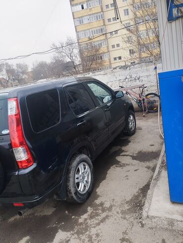 скупка авто в любом состоянии: Черный внедорожник Honda CR-V 2002 года выпуска. Автомобиль оснащен