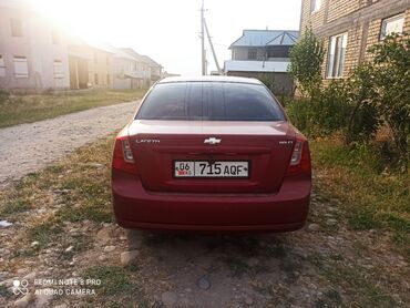 купить машину шевроле: Красный седан Chevrolet Lacetti, оснащенный номерным знаком "06 715