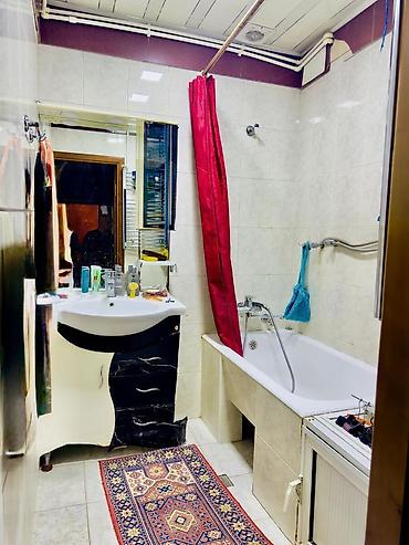 sabirabad ev satisi: Bakı, 9-cu mikrorayon, 4 otaqlı, Köhnə tikili, m. Nəsimi, 110 kv. m — 6