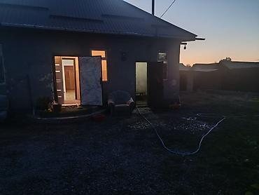 кара ой комната: 🏡 **СДАЁТСЯ БОЛЬШОЙ ДОМ БЕЗ ХОЗЯЕВ!** 📍 Район Красный Строитель ✅ — 9