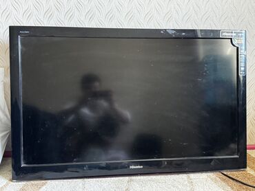 ножки на телевизор: ЖК-телевизор Hisense с черной рамкой и широким экраном, подходящий для