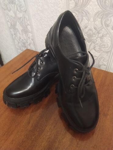 обувь зима женская: Продам туфли женские. "Taccardi". Почти новые, обували несколько раз