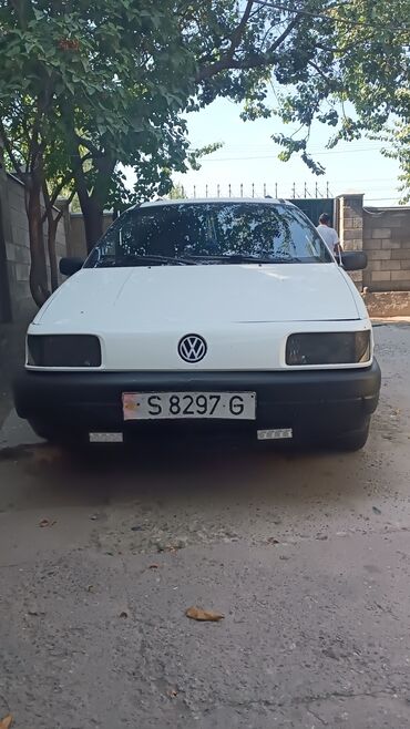 электронный машины: Volkswagen Passat: 1991 г., 1.8 л, Механика, Бензин, Универсал