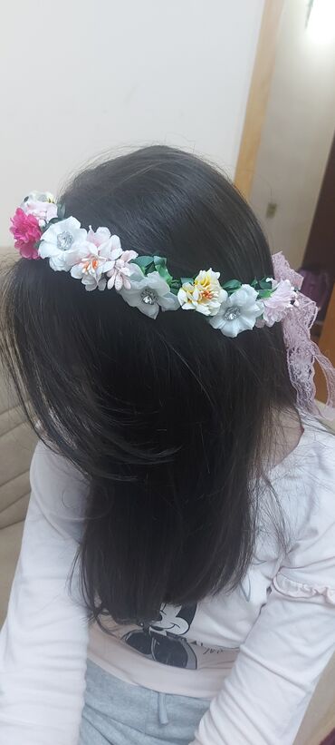 Saç aksesuarları: Celengler her biri 10 azn — 10