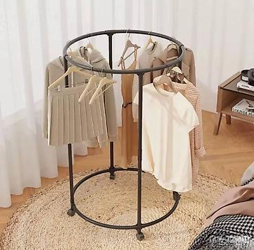 ormari za dnevnu sobu forma ideale: Okrugli štender za garderobu 130*75cm
Cena: 2800 din — 4