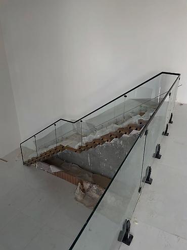 Ev və bağ: Şüşə məhəccər və müasir pilləkən sistemləri - Dizayn: Minimalist və — 6