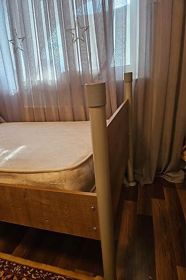 Çarpayılar: Tək nəfərlik çarpayı - Ölçü: təxmini 90×200 sm (tək nəfərlik — 3