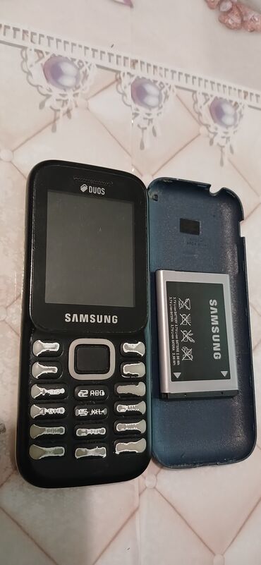 2 ci el telefon qiymetleri: Samsung A300, 2 GB, цвет - Черный, Кнопочный