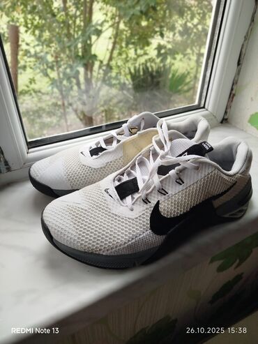 байкерские мужские ботинки: Məhsul: Nike Metcon 8 (ağ/qara) Təsvir: - Funksional məşq və zal