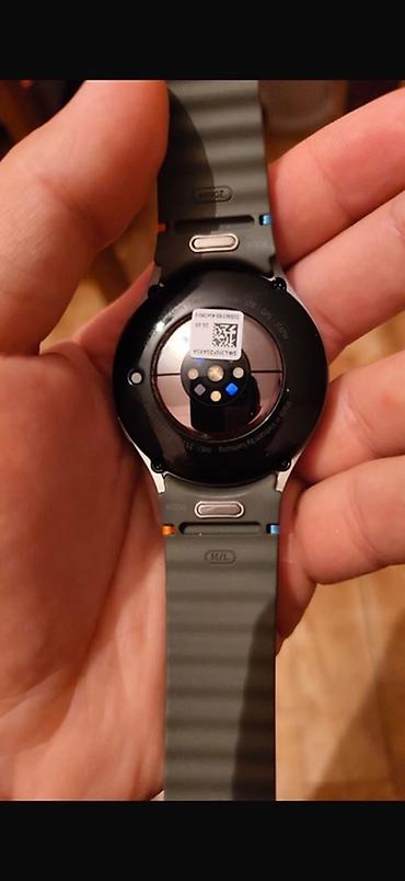 Aksesuarlar: Samsung Galaxy Watch7 (44mm LTE -eSİM) – Yaşıl rəng Üzerinde bandlar — 4