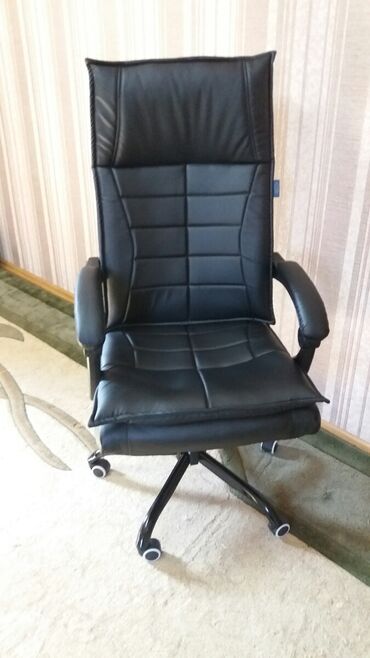 Кресла: Продаю офисное кресло
