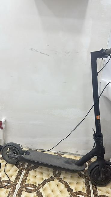 İşlənmiş Elektrik samokat 8", 351 - 500 Vt, 16 - 25 km/s, Ödənişli çatdırılma