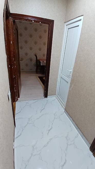 Mənzillər: Memar Əcəmi metrosunun yaxınlığında 5/4-cü mərtəbəsində yerləşən 3 — 8