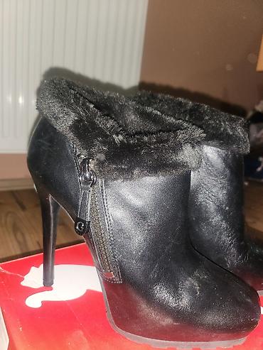 converse štikle: Ženske zimske čizme na visoku potpeticu GUESS - Model: gležnjače sa — 2