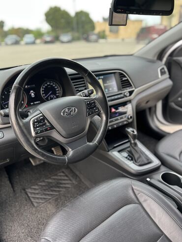 Hyundai: Hyundai Avante: 1.6 l | 2016 il Sedan — 18