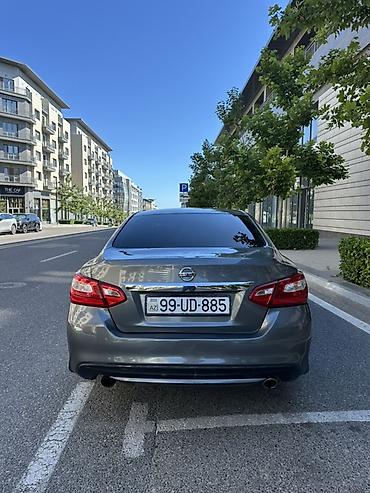 sukan satisi: Nissan Altima sedan - Korpus: 4 qapılı sedan, tünd boz rəng - — 2