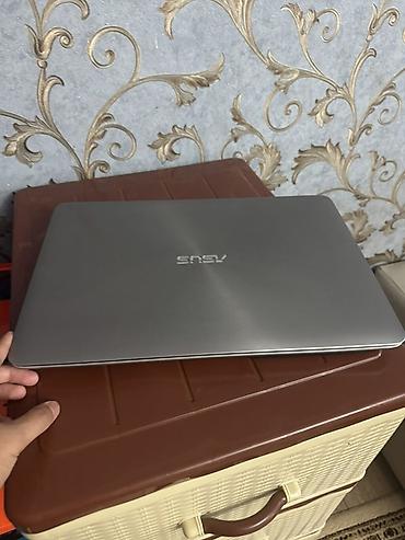 Ноутбук ASUS - Корпус из серебристого металла, строгий дизайн. -