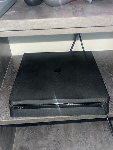 Sony PlayStation 4 Slim (PS4) - Модель: PS4 Slim (тонкий корпус