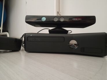 Xbox 360: СРОЧНО ПРОДАЮ! игровая приставка xbox 360 со всеми проводами но без