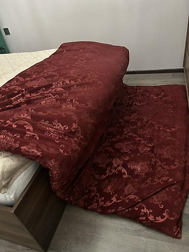 taxt doşekleri: Bordo rəngli döşənək/yataq dəsti - Naxışlı, parlaq fakturalı parça — 1