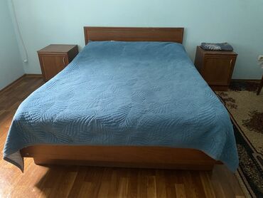 мебельные отходы: Спальная кровать с двумя тумбочками 8 таких комплектов, торг уместен