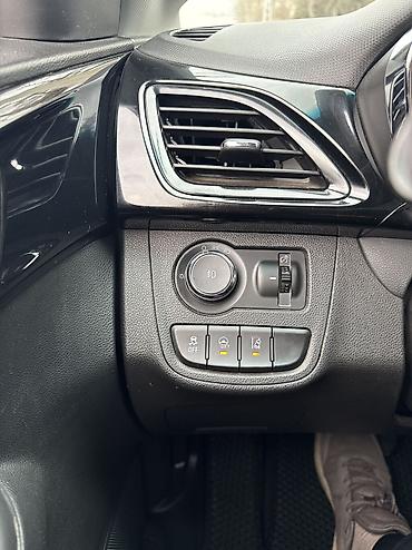 Chevrolet: Chevrolet Spark: 2017 г., 1 л, Вариатор, Бензин, Хэтчбэк — 8