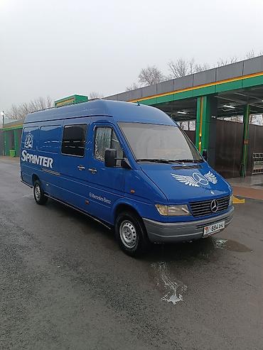 Аренда фургона: Mercedes‑Benz Sprinter — цельнометаллический фургон синего цвета с — 8