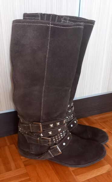 mona kozni neseseri: High boots, 39