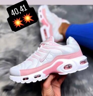 Patike: 06. patike 
3700 din