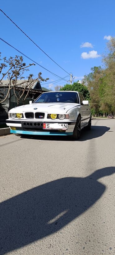 разноширокие: BMW 5 series: 1990 г., 2 л, Механика, Бензин, Седан