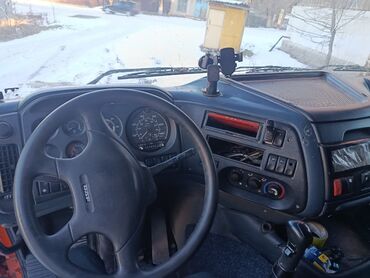 Тягачи: Тягач, DAF, 2001 г., Тентованный — 3