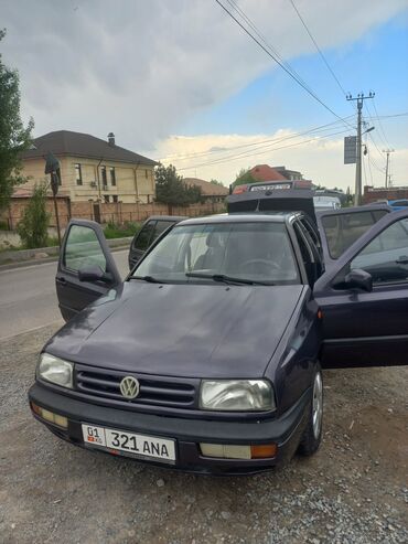 Volkswagen Vento: 1994 г., 1.8 л, Механика, Бензин, Седан