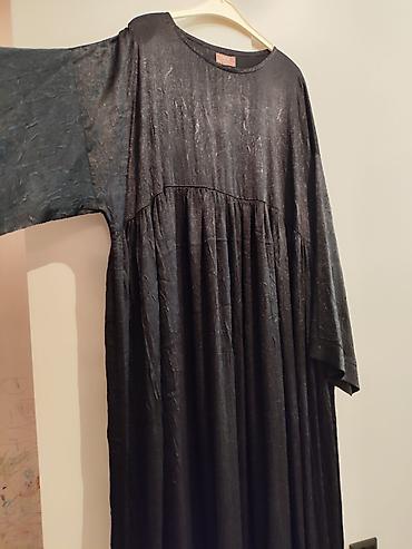 abaya: Abaya Yenidir qırışlı sətindəndir materialı L ölçüdür.Qara — 2