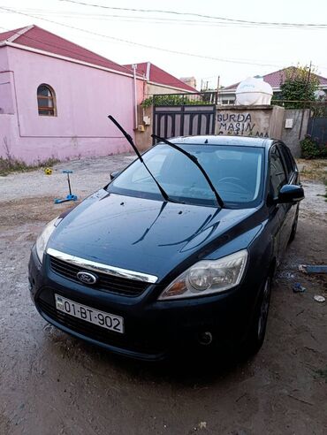 Ford Focus: 1.6 l | 2011 il 277000 km Hetçbek