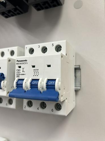Elektrik avtomat, 3 faza, 415 Vt, Ünvandan götürmə, Ödənişli çatdırılma