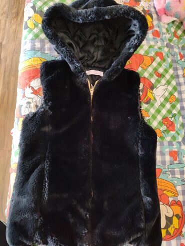 kratka haljinica marka miss mada icin: Prsluk za devojčice,velicina 8, u odlicnom stanju. Sirija ramena