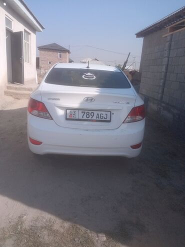 стекло срв: Hyundai Solaris: 2014 г., Седан