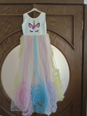 детские платья с вышивкой: Uşaq üçün bəzəkli don – Unicorn temalı - Üst hissə: ağ rəngli, yumru
