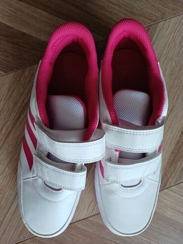 спорт красовки: Кроссовки adidas для девочки - Модель: арт. D96828 (на языке указано)